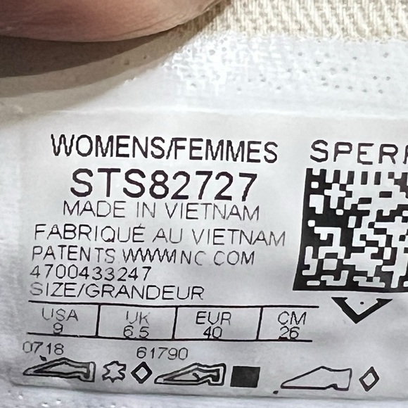 Sperry Top-Sider Women’s STS82727 Seaside Embossed Slip-On Sneaker - Size 9 - Picture 3 of 6